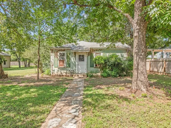 306 E College St, Fredericksburg, TX 78624