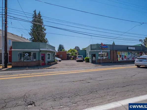 1742 Center St NE, Salem, OR 97301
