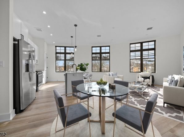 1 Union Ave APT 205