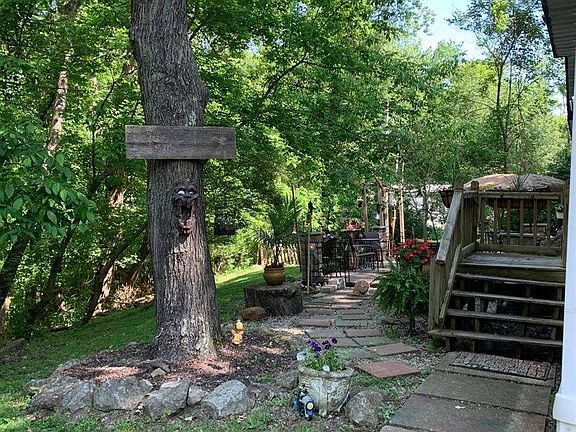 3rd image of 275 Robin Ln
