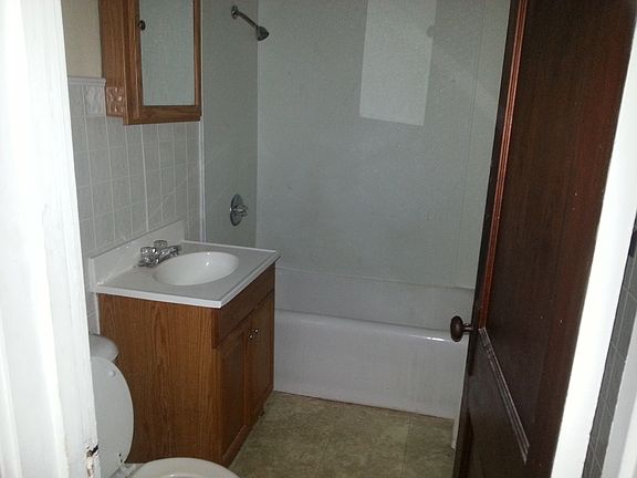 5th image of 2312 Hecker Ave APT 2
