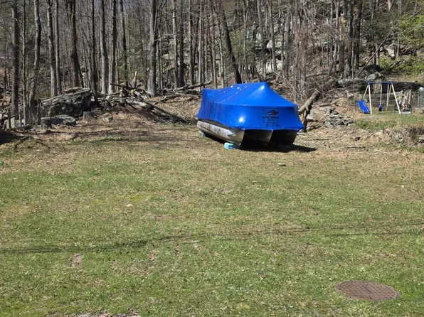 155 Forrest St, Greentown, PA 18426