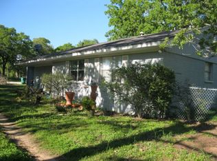 1688 Piney Woods Ln, Hearne, TX 77859