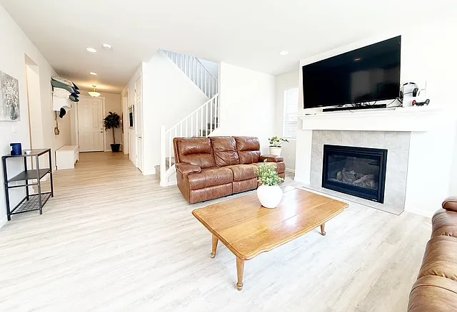 740 SE Nordmann Loop — Photo 12