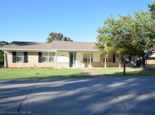 2009 Rosewood Dr, Sallisaw, OK 74955