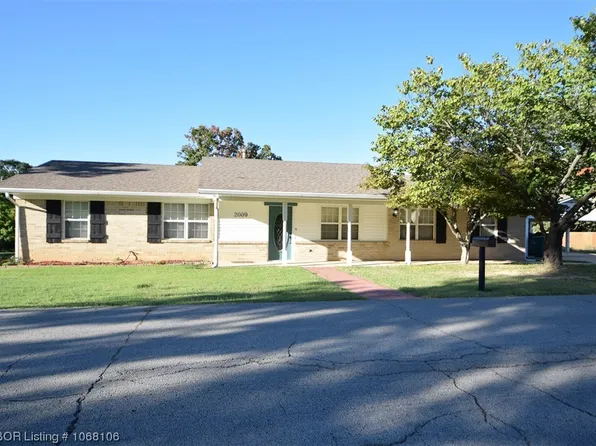 2009 Rosewood Dr, Sallisaw, OK 74955