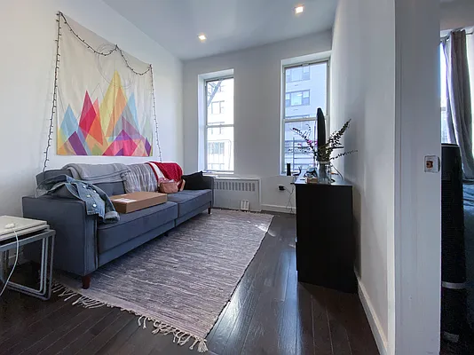 Rented by Kahen Properties | media 10