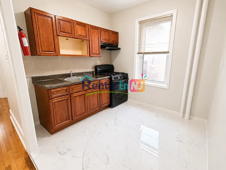196 Roseville Ave #42B — Photo 2