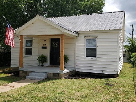 2nd image of 817 Wright St