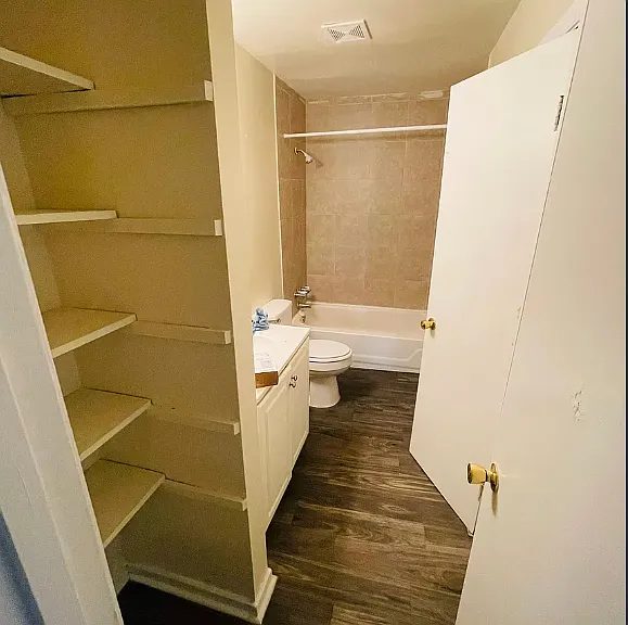8806 Leafycreek Dr — Photo 6
