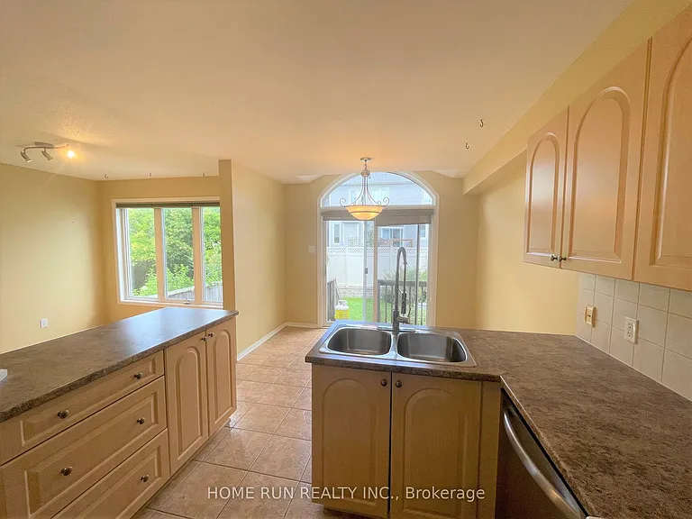 251 Meadowbreeze Dr — Photo 15