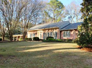 2636 Lake Cir, Jackson, MS 39211