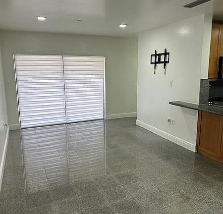 5th image of 660 W Park Dr #203