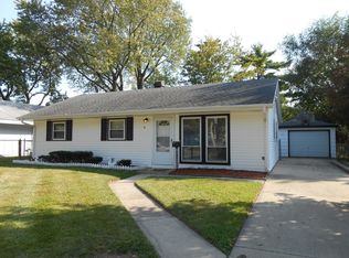 31 Helm Rd, Carpentersville, IL 60110