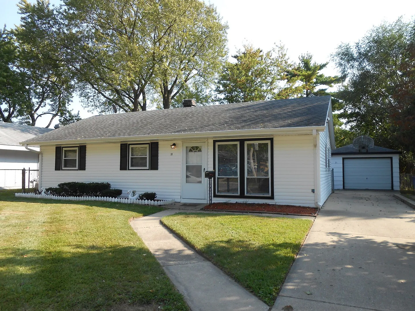 31 Helm Rd photo 1