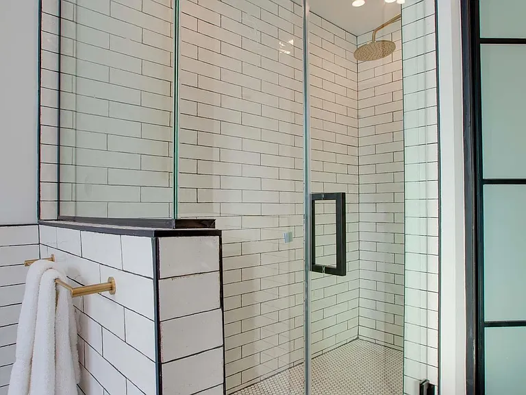 1254 N Las Palmas Ave #7 — Photo 24