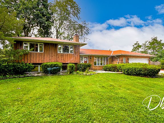 2nd image of 104 Walden Ln