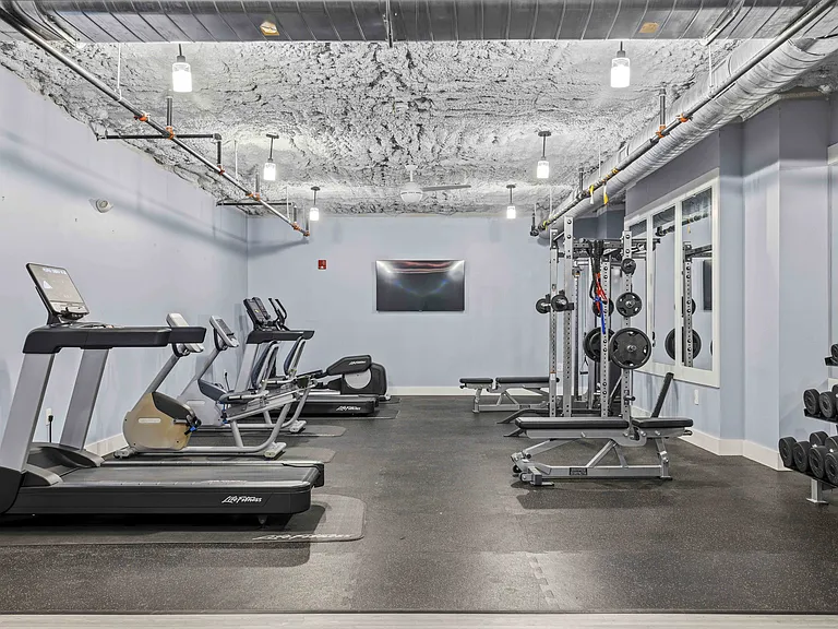 Amara at Metropark — Photo 35