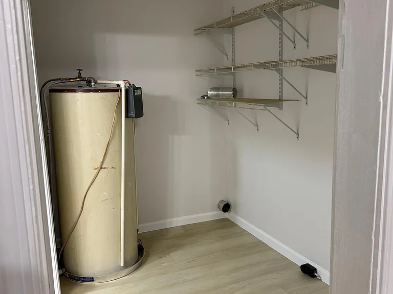 Closet W/ shelf's for storage