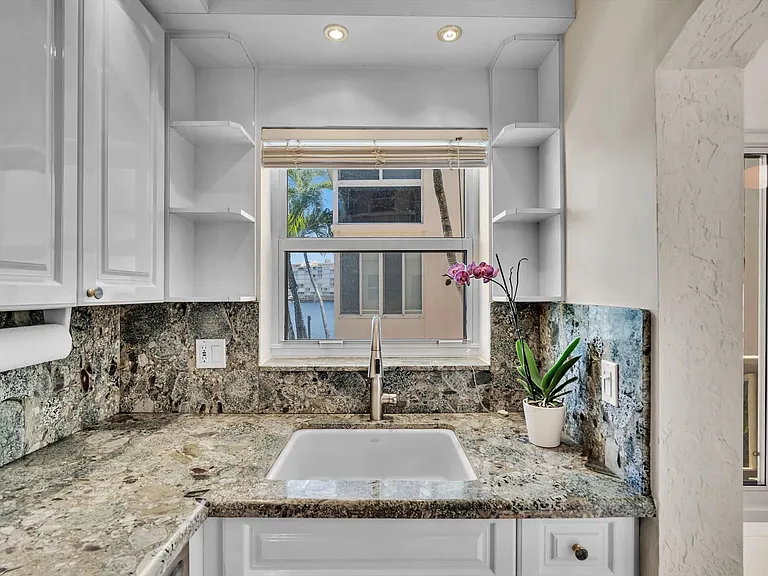 2000 Diana Dr — Photo 19