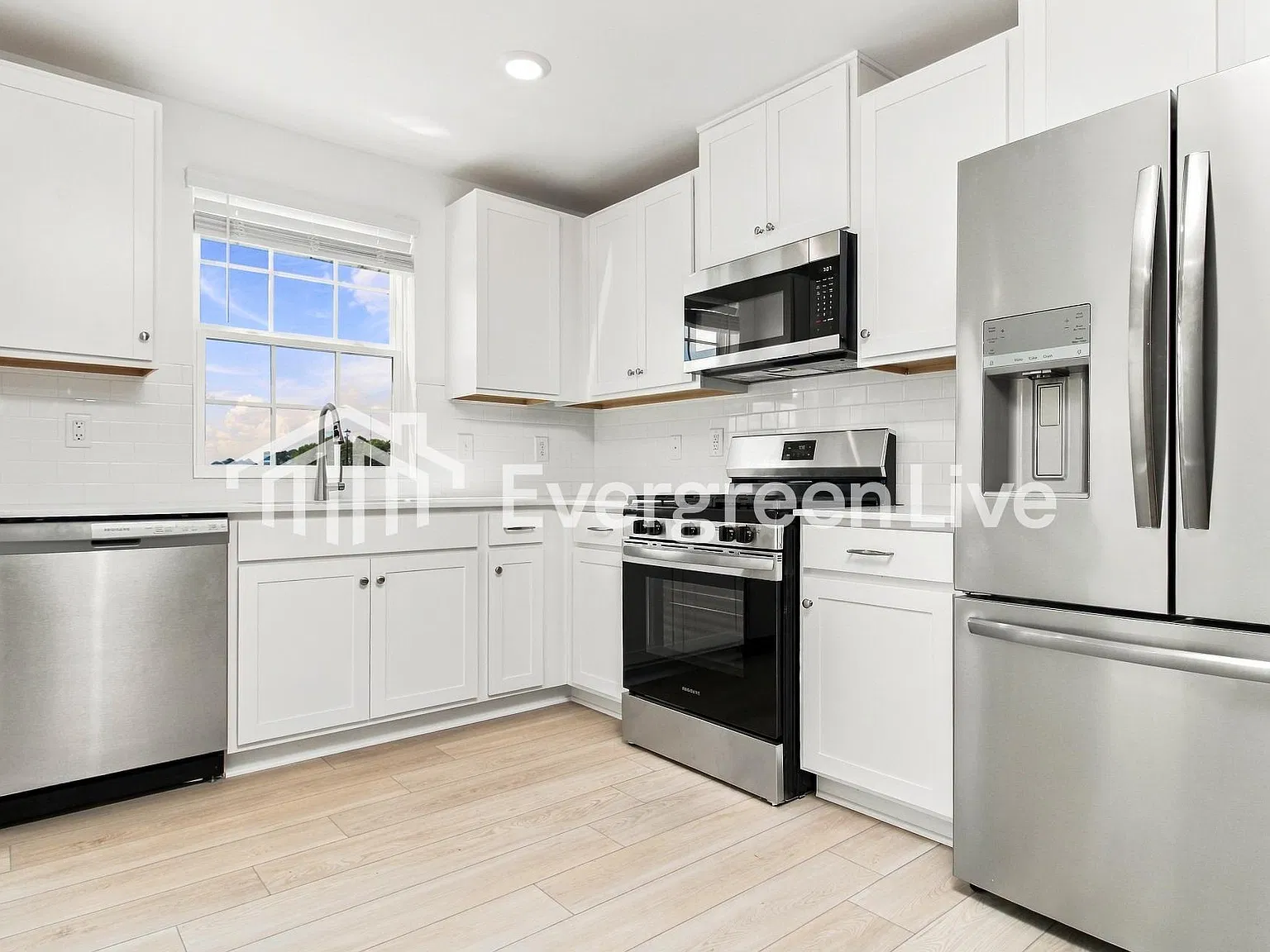 3 bed, 2.5 bath, 1346 sqft, $1,700 — Photo 4