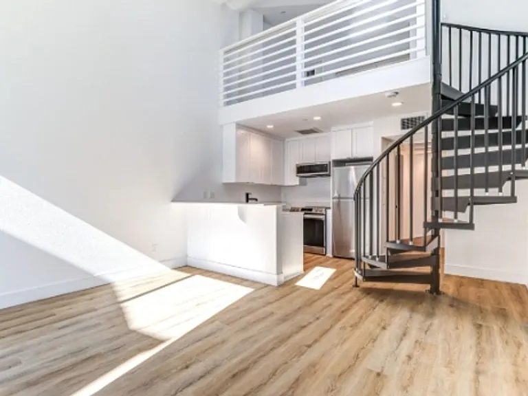 Girard Lofts — Photo 23