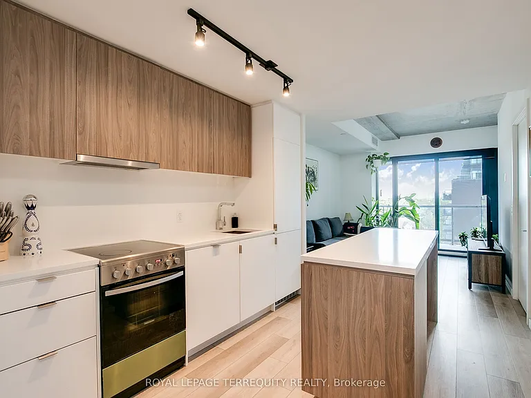 7 Smith Cres #526 — Photo 4