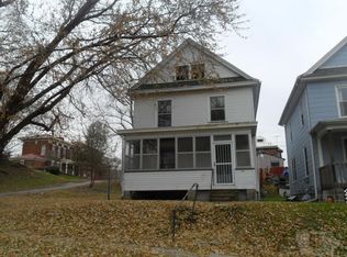 211 S 7th St, Burlington, IA 52601