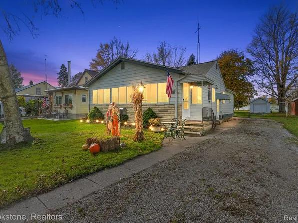 488 N Belle River Ave, Marine City, MI 48039