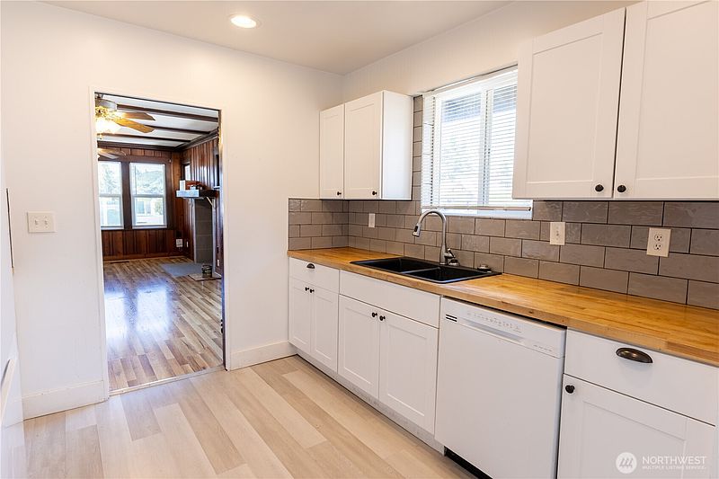 3rd image of 1036 110th Street S