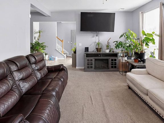 3rd image of 291 Bassett Loop