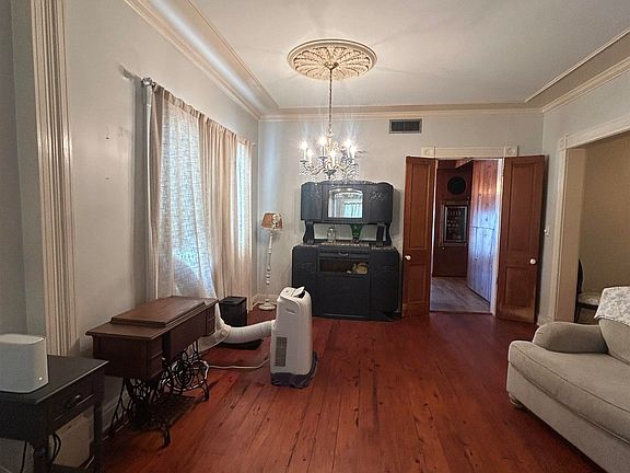 3rd image of 855 Verret St
