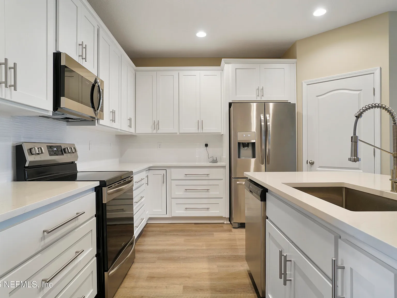 3 bed, 2.5 bath, 1687 sqft, $2,350 — Photo 3