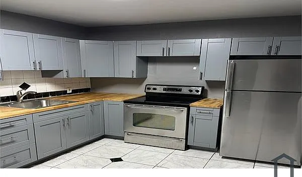 1461 NW 52nd St — Photo 3