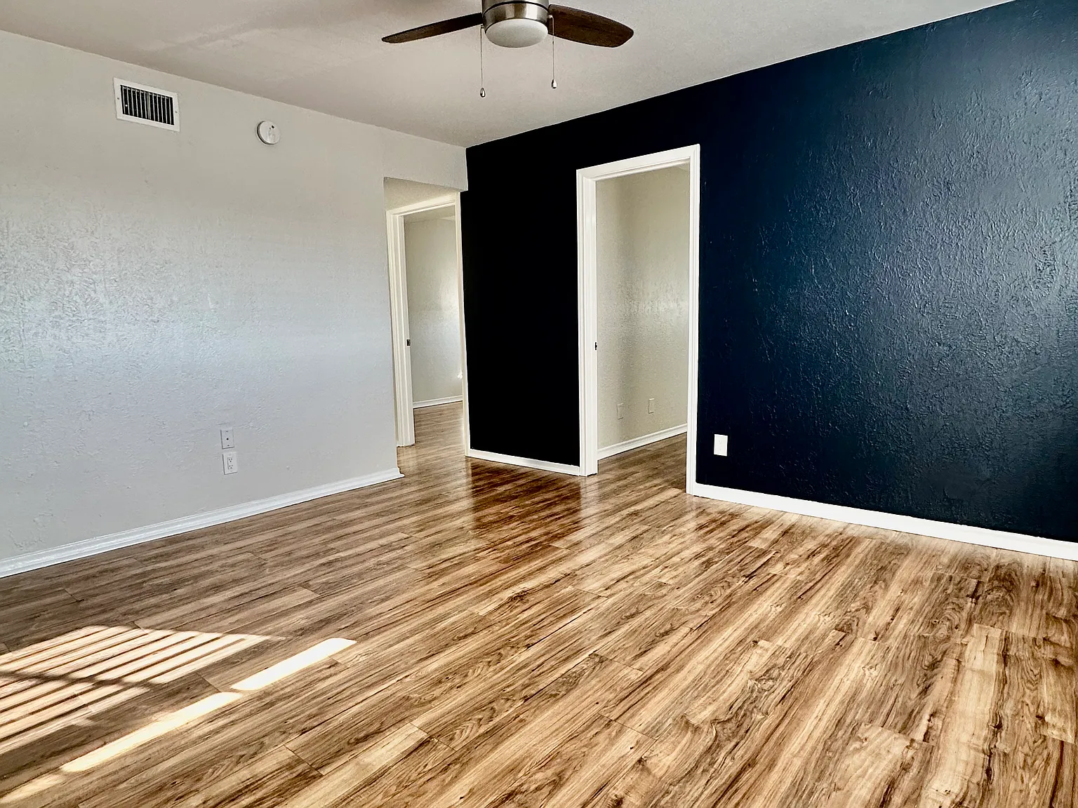2 bed, 615 sqft, $1,350 — Photo 2