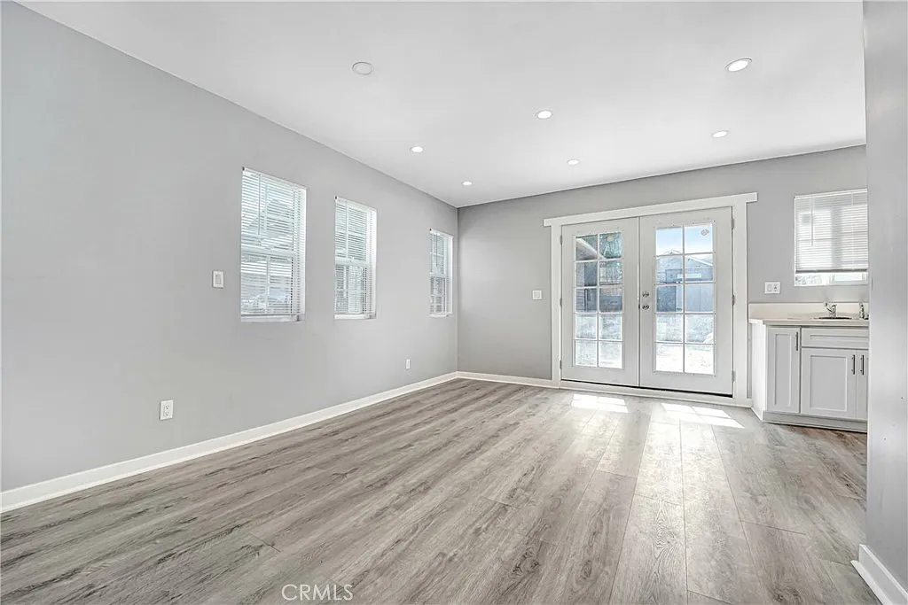 Studio, 300 sqft, $1,700 — Photo 4