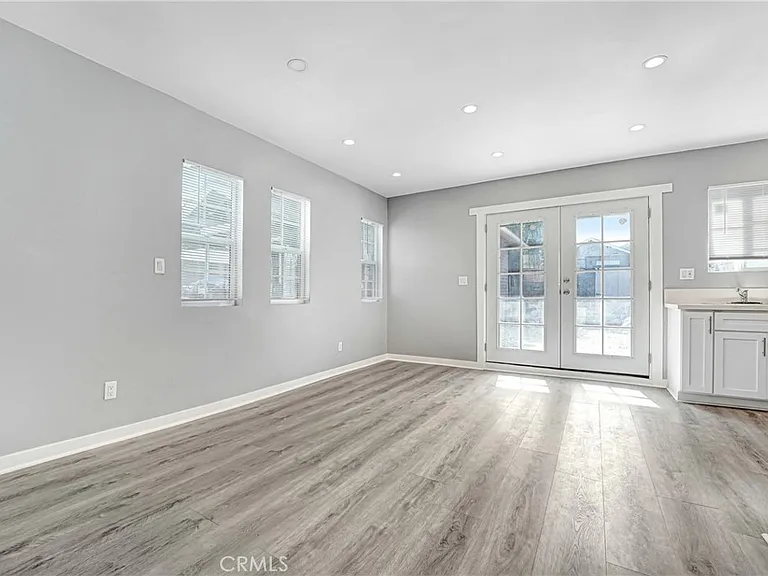 1823 3/4 S Van Ness Ave — Photo 4