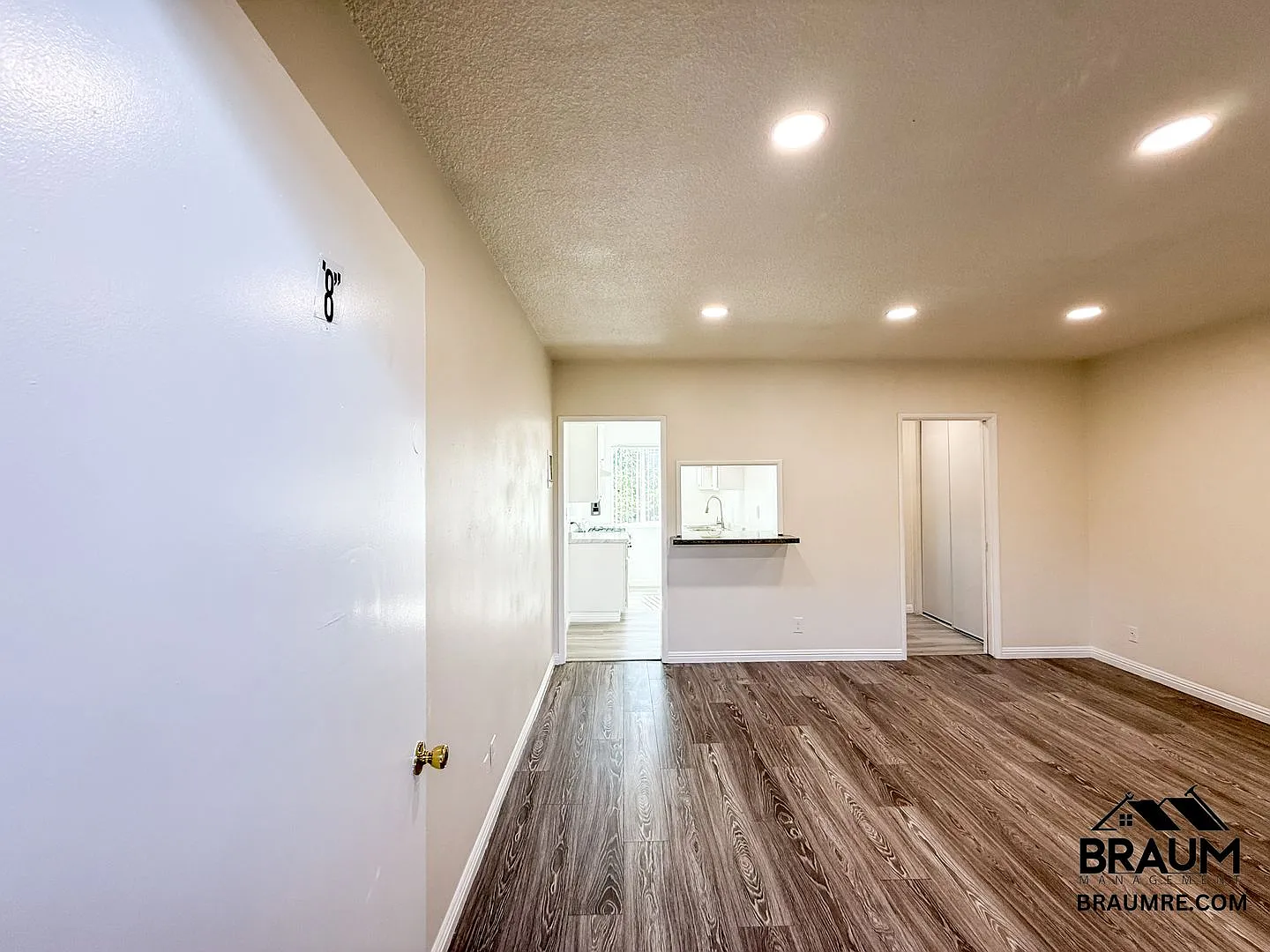 15546 VANOWEN STREET — Photo 4