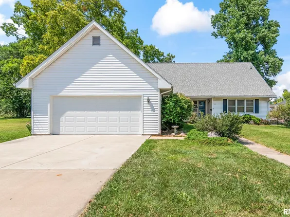 113 W Walnut St, Chatham, IL 62629