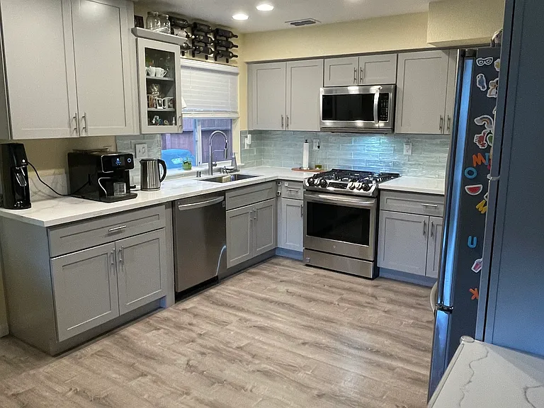 9425 Village Tree Dr — Photo 11