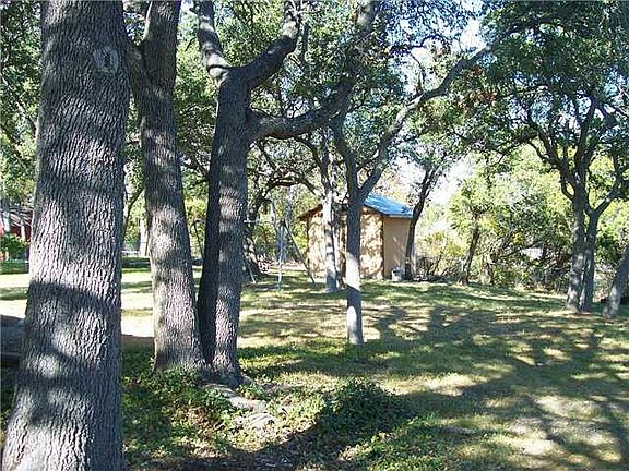 3rd image of 1107 Oakwood Dr