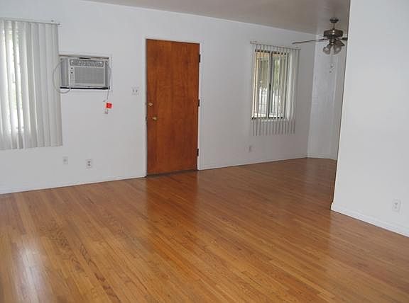 3rd image of 5961 Tujunga Ave