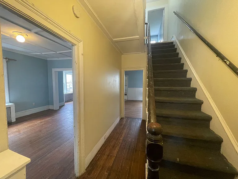 117-119 Lincoln St — Photo 3
