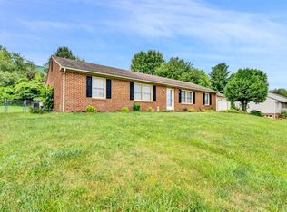 202 Winesap Rd, Roanoke, VA 24019