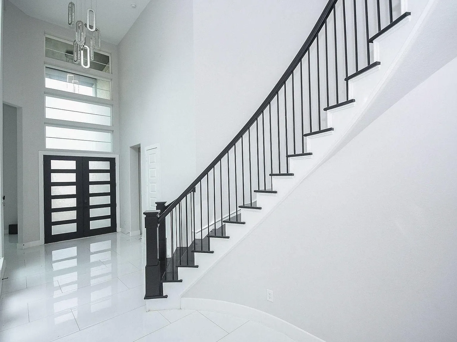 5 bed, 7.0 bath, 4326 sqft, $5,400 — Photo 3