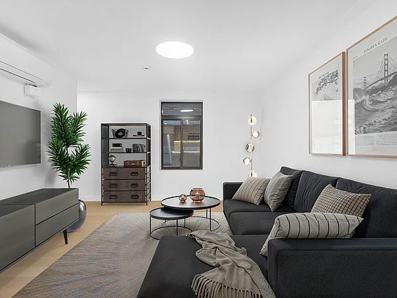 2nd image of 359 W 48th St #Gdn1