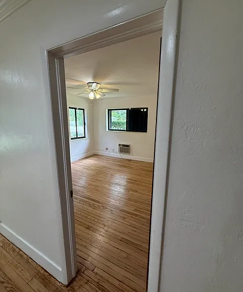 1545 Mantua Ave — Photo 49
