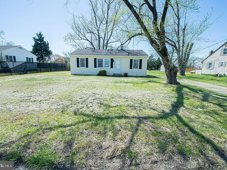 602 E Main St — Photo 3