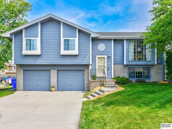 6705 Hill Crest Ln, La Vista, NE 68128