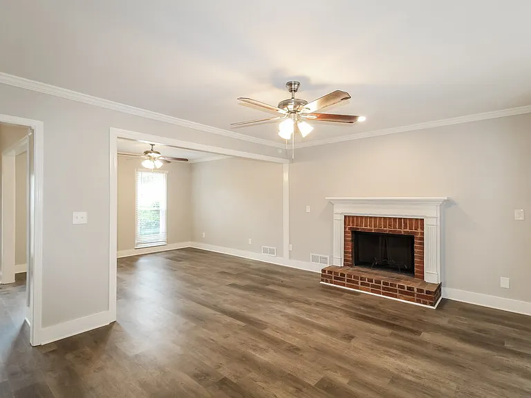 2570 Broadmoor Ct — Photo 5